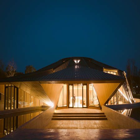 Salle d'exposition de structure en acier unique et magnifique